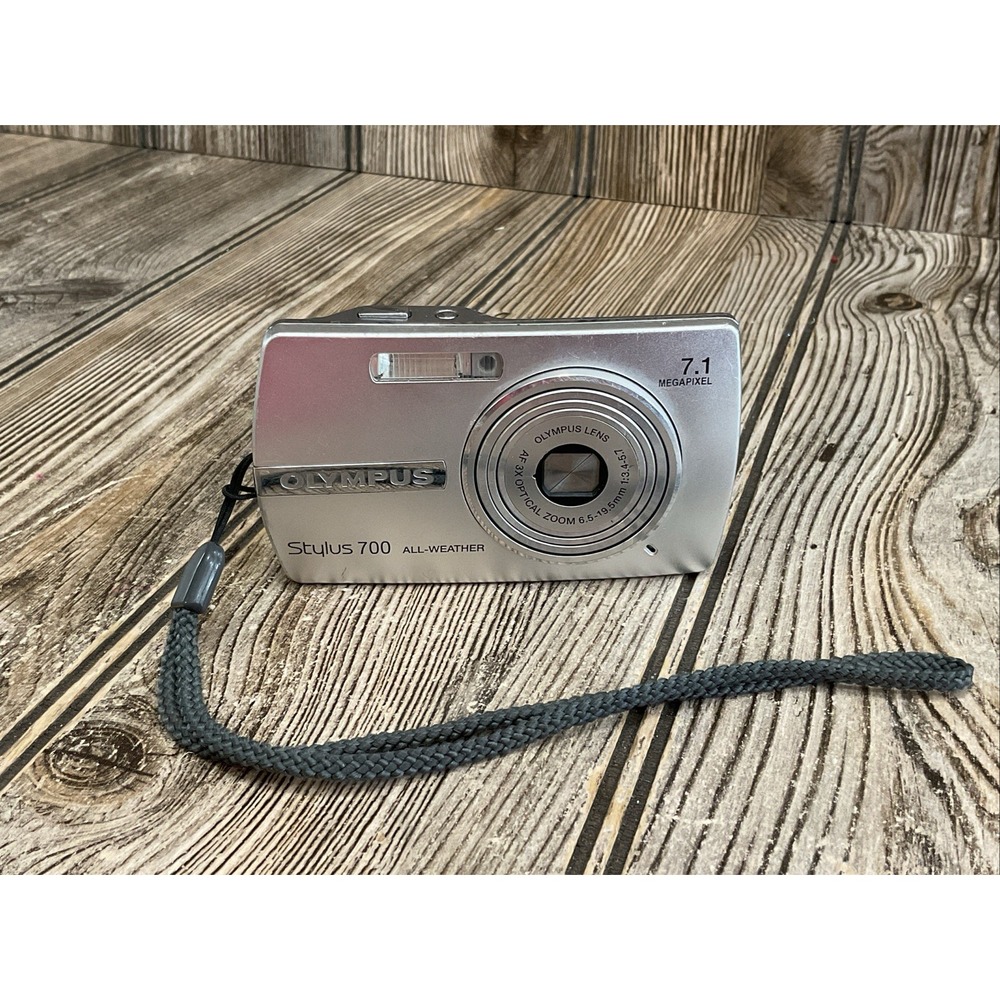 Olympus Stylus 700 All Weather Camera 7.1 Mega Pixel With Battery WORKING
